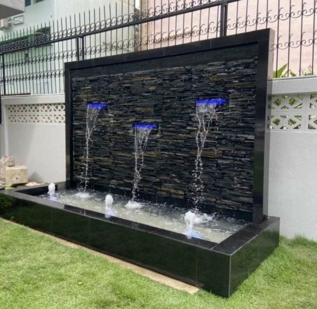 outdoor-wall-fountain-in-sand-stone